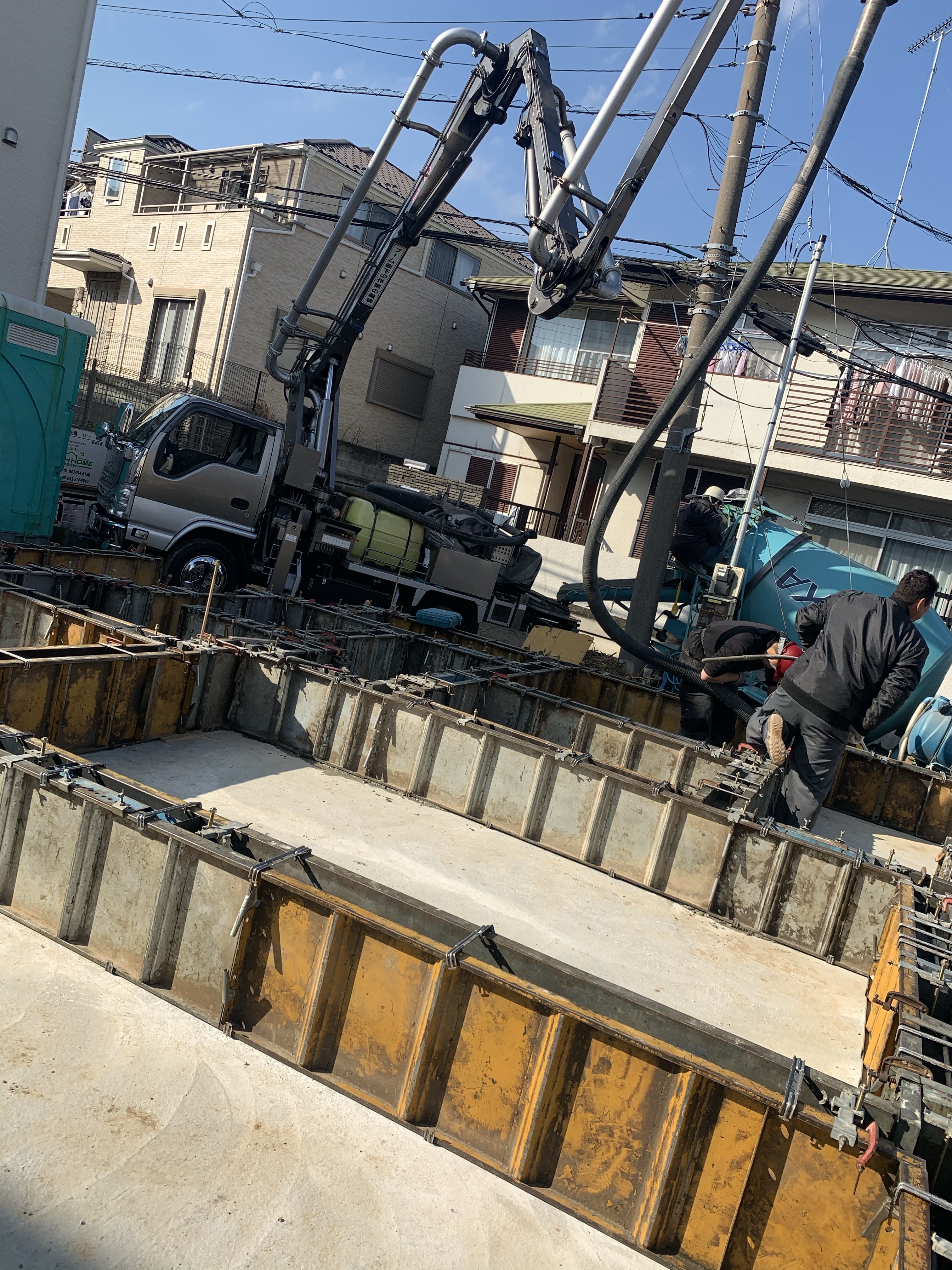 ベース打設現場…